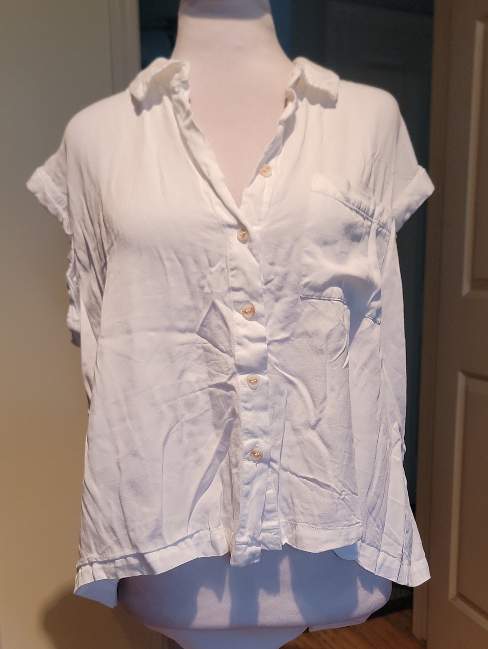 Women’s White Button-Front Short Sleeve Top
